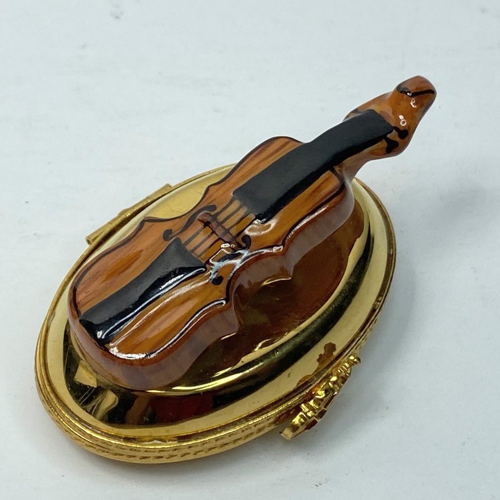 R.R Limoges Peint Main hand painted Violin gold hinged trinket box A108